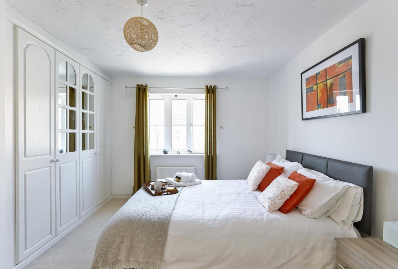 Kvm - Highclere House For Large Groups With Parking By Kvm Stays Hampton Exteriör bild