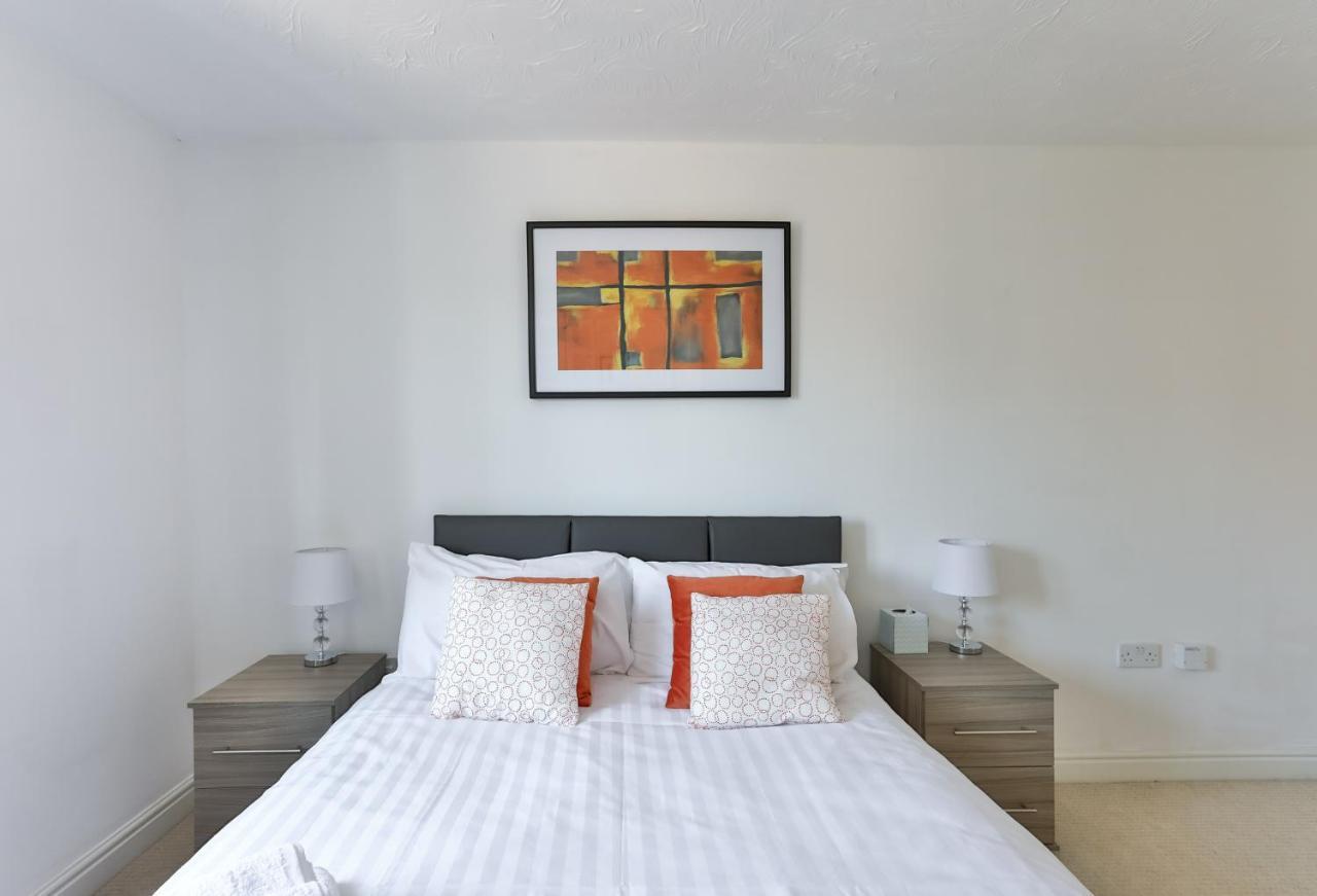 Kvm - Highclere House For Large Groups With Parking By Kvm Stays Hampton Exteriör bild