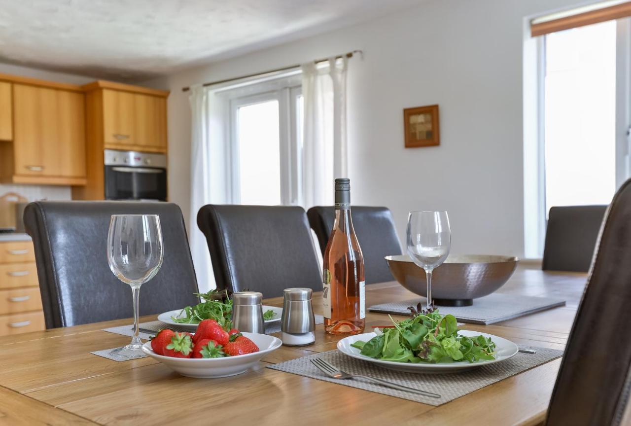 Kvm - Highclere House For Large Groups With Parking By Kvm Stays Hampton Exteriör bild